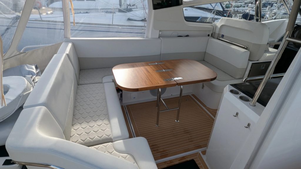 00c592e6cab74571991a570180bfda655e3b235b5b4449b3bcdb252cf1deb177