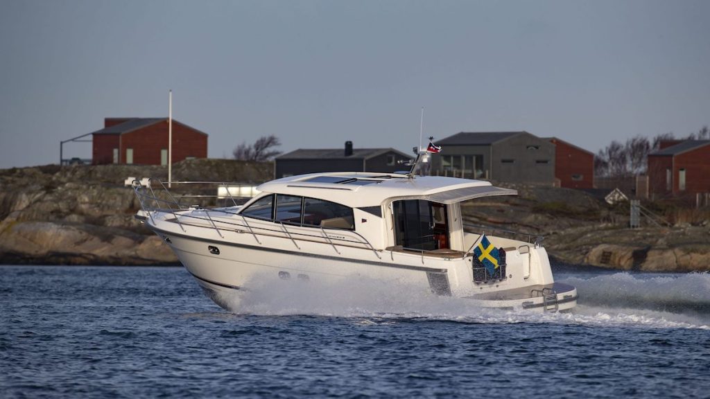 Nimbus-405-Coupe-8834-scaled